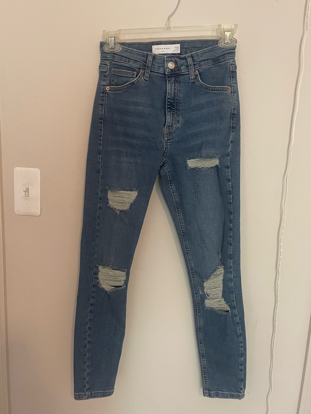 Distressed Women's Skinny Jeans